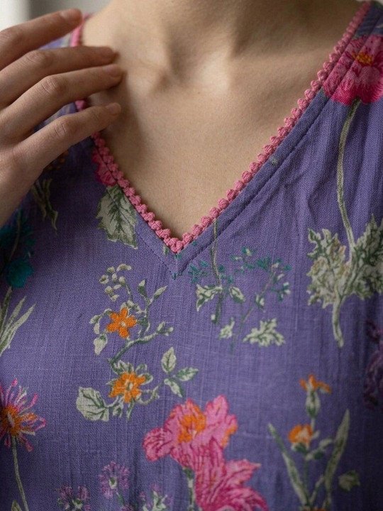 Women Floral Printed Regular Pure Cotton Kurti with Trousers