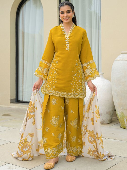 Women Floral Embroidered Thread Work Kurta with Palazzos and Dupatta