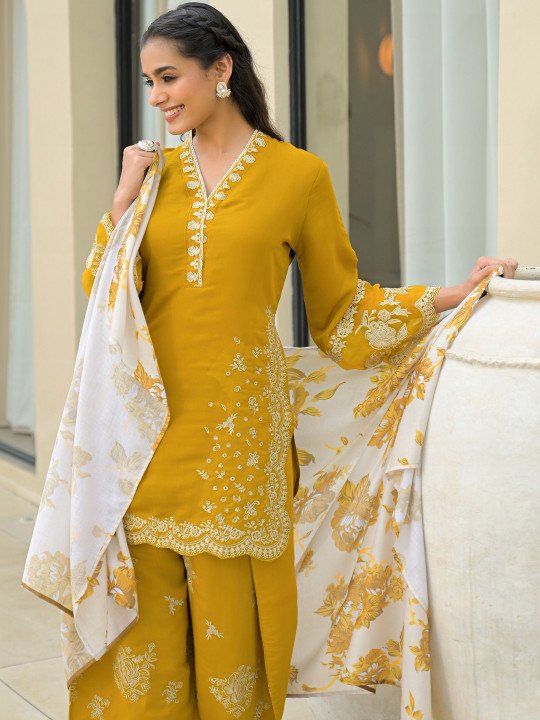Women Floral Embroidered Thread Work Kurta with Palazzos and Dupatta