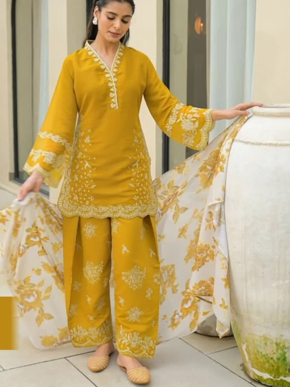 Women Floral Embroidered Thread Work Kurta with Palazzos and Dupatta