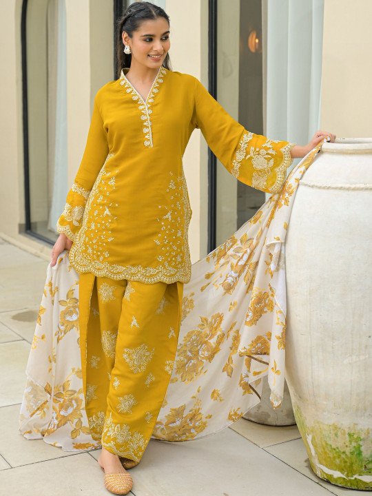 Women Floral Embroidered Thread Work Kurta with Palazzos and Dupatta