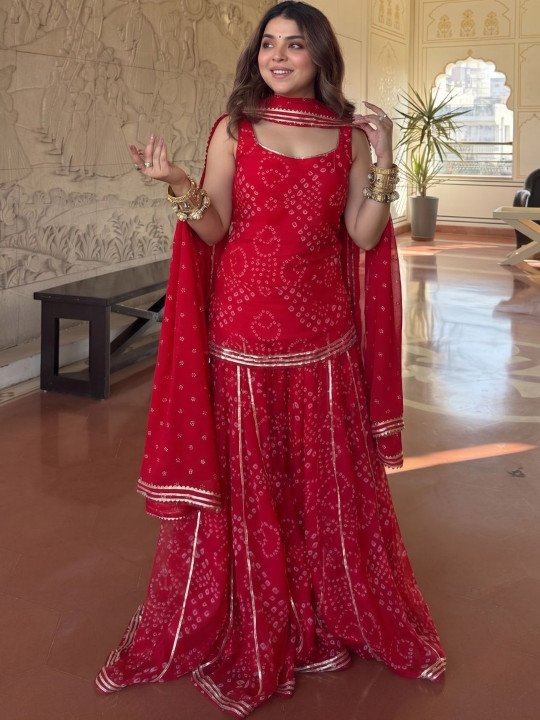 Women Leheriya Printed Regular Kurti with Sharara &amp;amp; With Dupatta