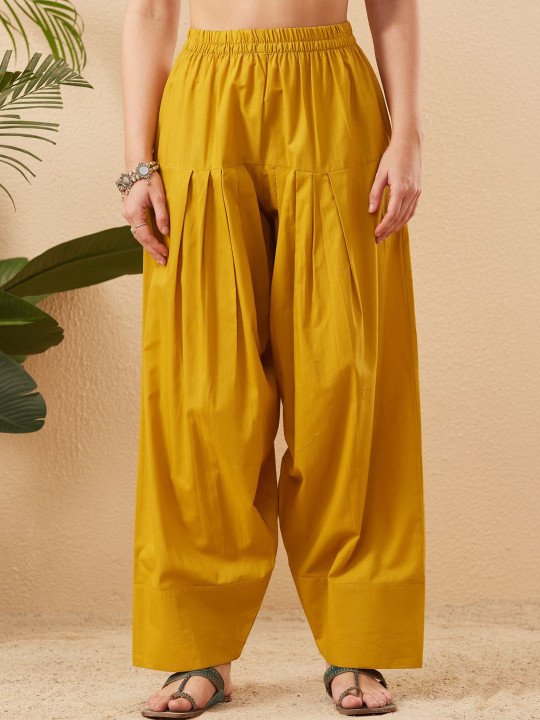 Women Cotton Floral Printed Short Kurta And Farsi Pant Set