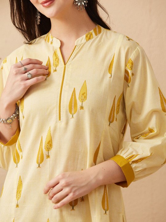 Women Cotton Floral Printed Short Kurta And Farsi Pant Set