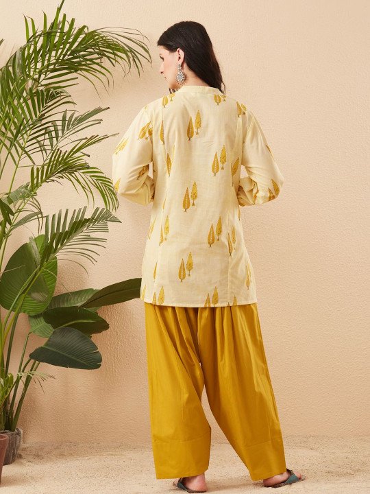 Women Cotton Floral Printed Short Kurta And Farsi Pant Set