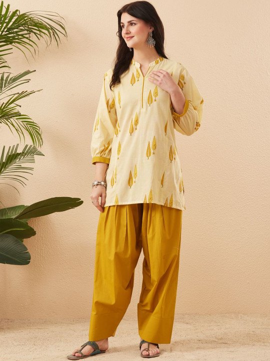 Women Cotton Floral Printed Short Kurta And Farsi Pant Set