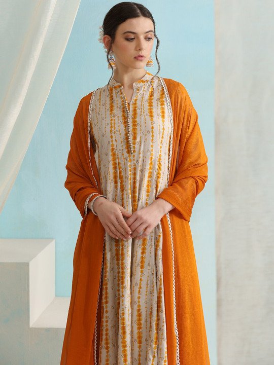 Striped Dyed Mandarin CollarThree-Quarter Sleeves Kurta Set