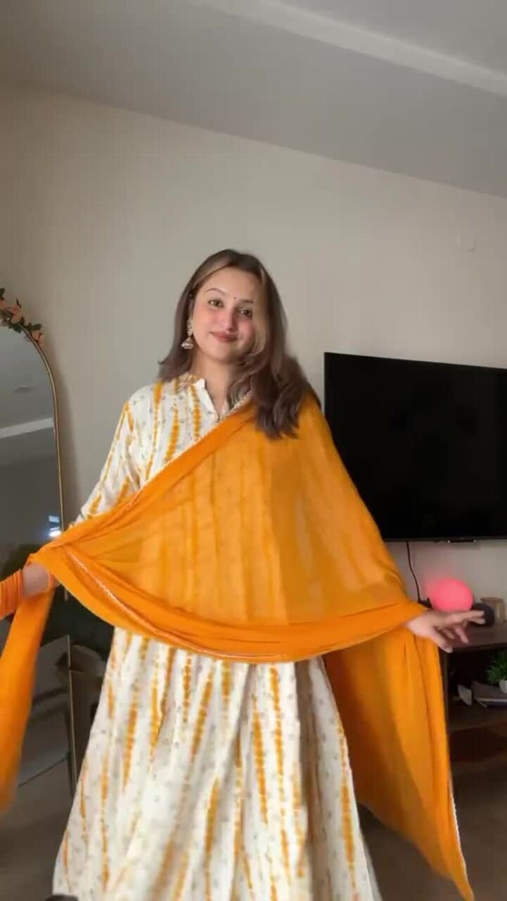 Striped Dyed Mandarin CollarThree-Quarter Sleeves Kurta Set