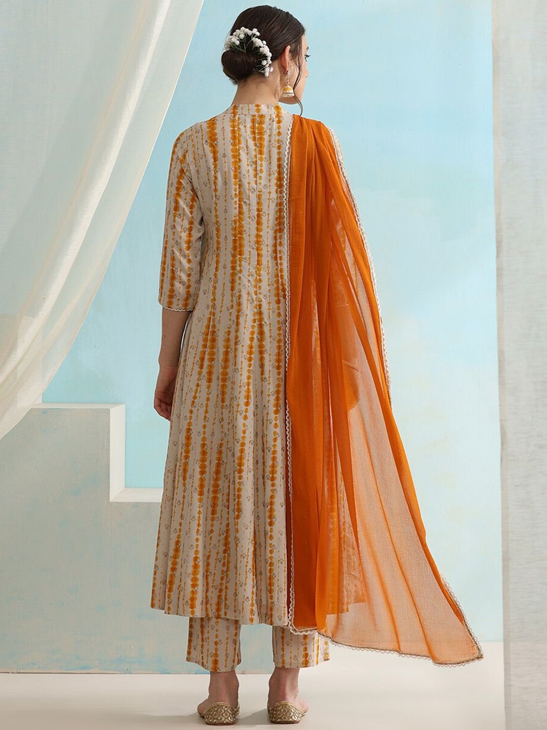 Striped Dyed Mandarin CollarThree-Quarter Sleeves Kurta Set