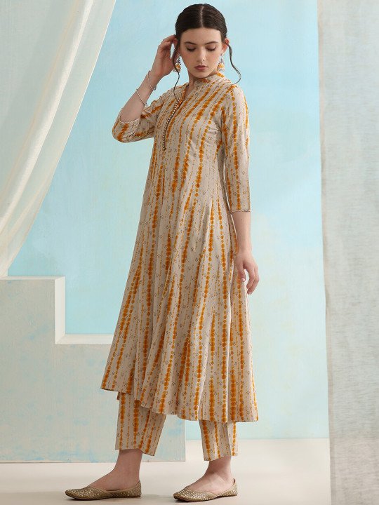 Striped Dyed Mandarin CollarThree-Quarter Sleeves Kurta Set