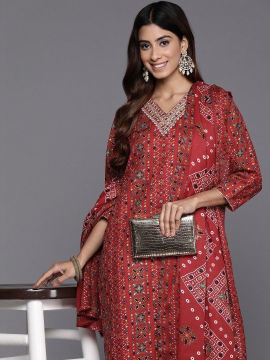 Printed Cotton Blend V-Neck Kurta Sets