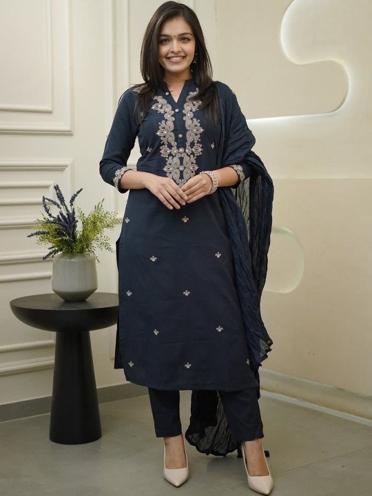 Embroidered Mandarin Collar Kurta &amp;amp; Trousers With Dupatta