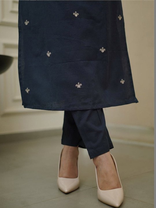 Embroidered Mandarin Collar Kurta &amp;amp; Trousers With Dupatta
