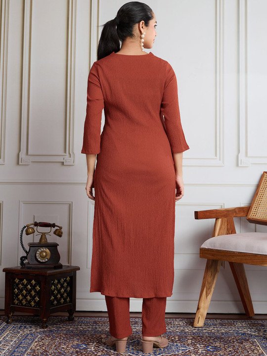 Women Floral Embroidered Straight Kurta With Trousers