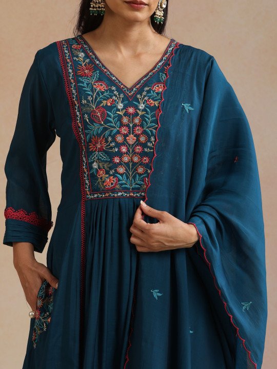 Women Floral Embroidered Pleated Thread Work Kurta with Trousers &amp;amp; With Dupatta