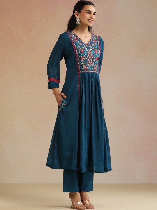 Women Floral Embroidered Pleated Thread Work Kurta with Trousers &amp;amp; With Dupatta