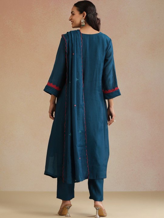 Women Floral Embroidered Pleated Thread Work Kurta with Trousers &amp;amp; With Dupatta