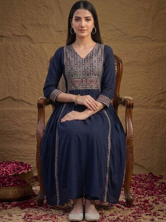 Women Ethnic Motifs Embroidered Empire Thread Work Kurta with Churidar