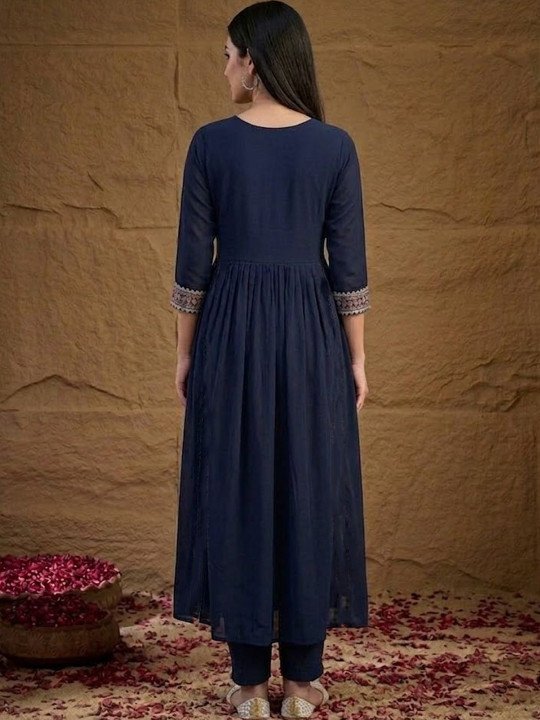 Women Ethnic Motifs Embroidered Empire Thread Work Kurta with Churidar