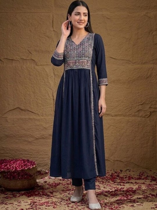 Women Ethnic Motifs Embroidered Empire Thread Work Kurta with Churidar