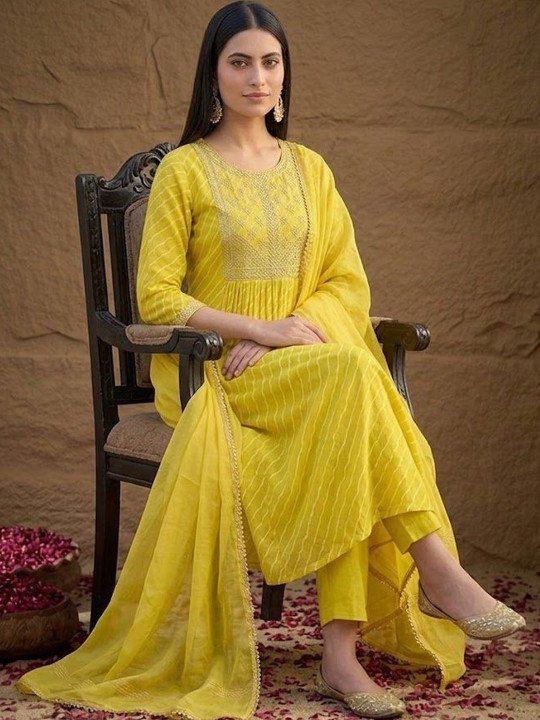 Women Ethnic Motifs Printed Empire Thread Work Kurta with Trousers &amp;amp; With Dupatta