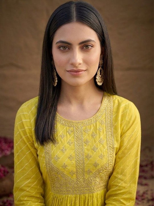 Women Ethnic Motifs Printed Empire Thread Work Kurta with Trousers &amp;amp; With Dupatta