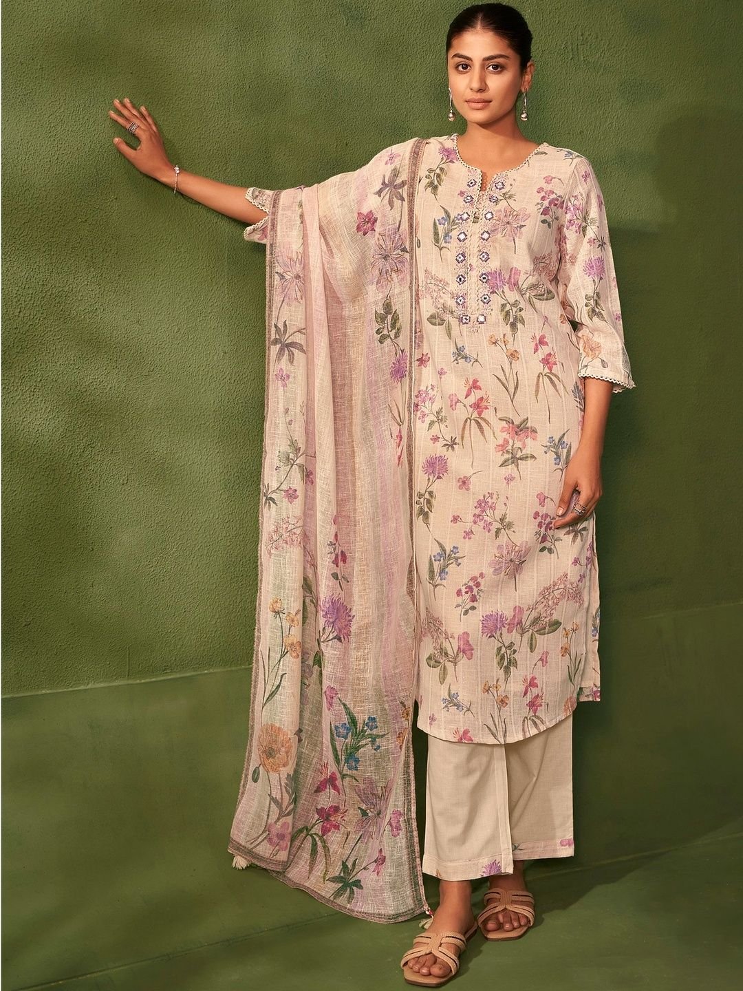 Printed Round Neck Kurta &amp;amp; Trousers Kurta Sets