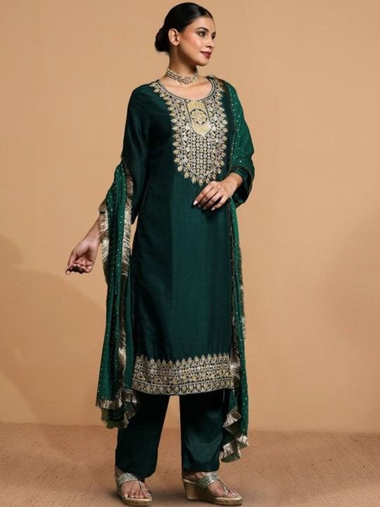 Women Ethnic Motifs Yoke Design Regular Sequinned Kurta Set