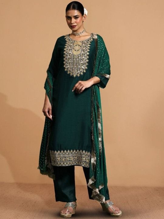 Women Ethnic Motifs Yoke Design Regular Sequinned Kurta Set