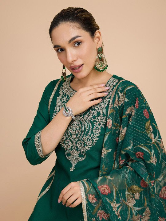 Floral Yoke Design Thread Work Straight Kurta With Trousers &amp;amp; Dupatta