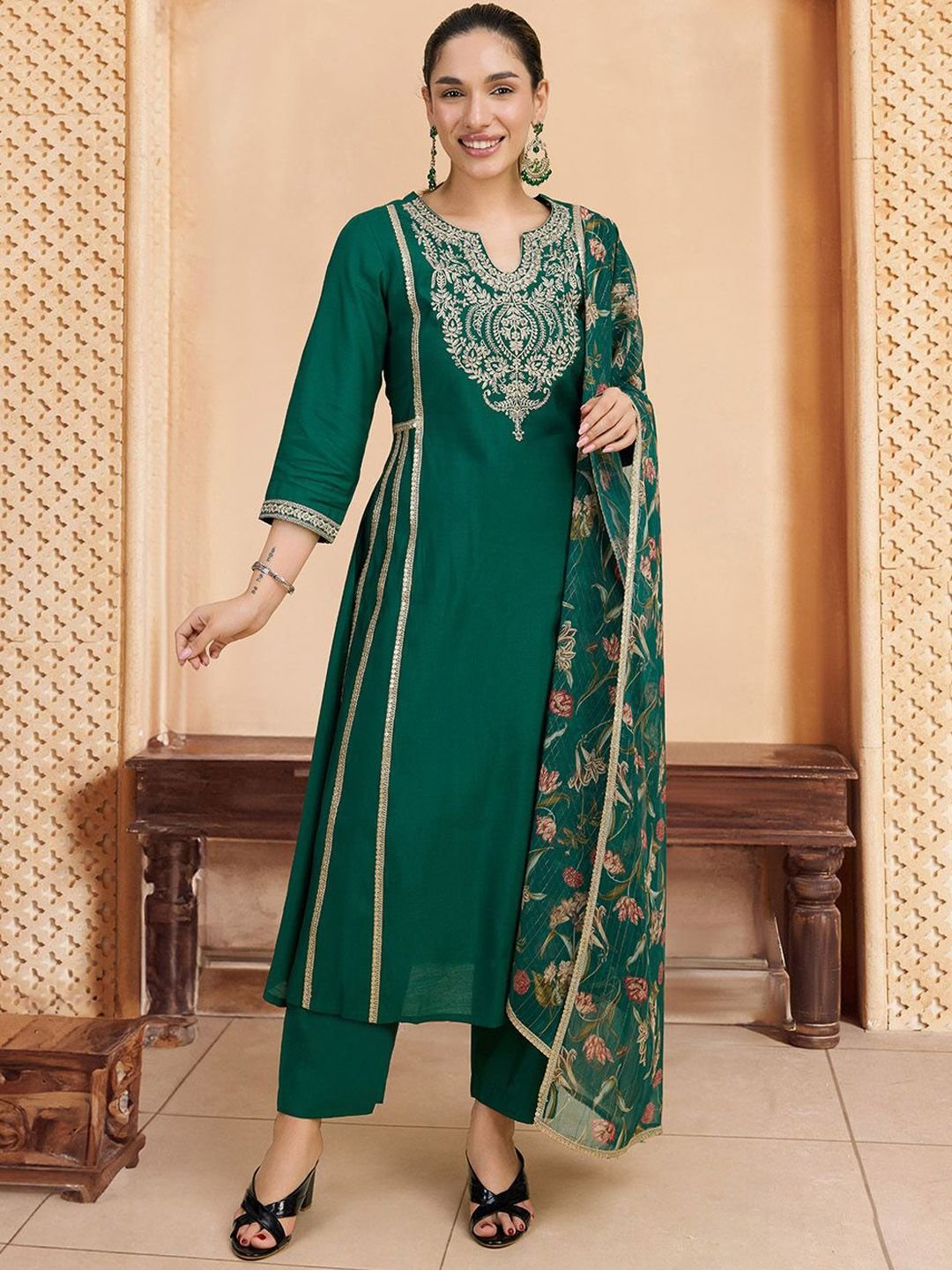 Floral Yoke Design Thread Work Straight Kurta With Trousers &amp;amp; Dupatta