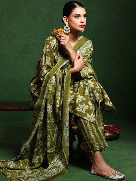 Printed V-Neck Kurta &amp;amp; Trousers Kurta Sets