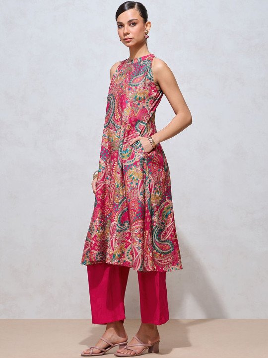 Women Printed Kurta with Pyjamas