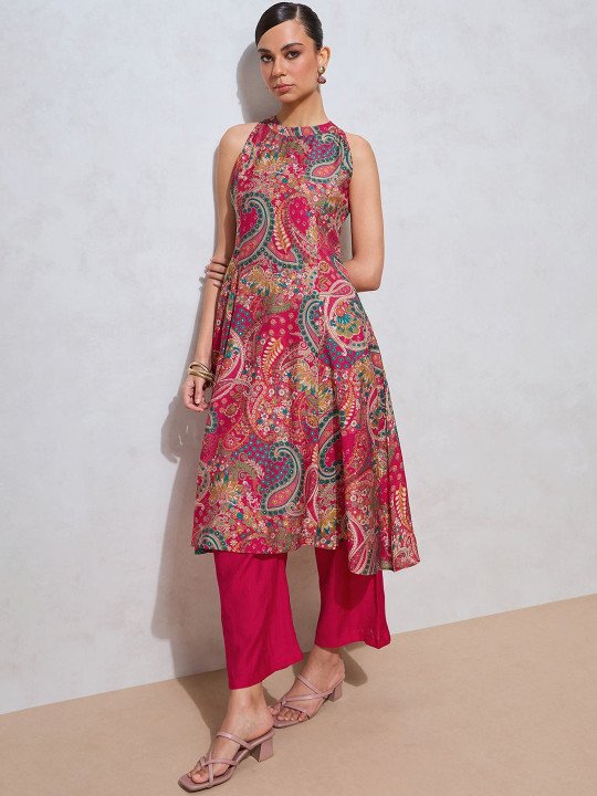Women Printed Kurta with Pyjamas