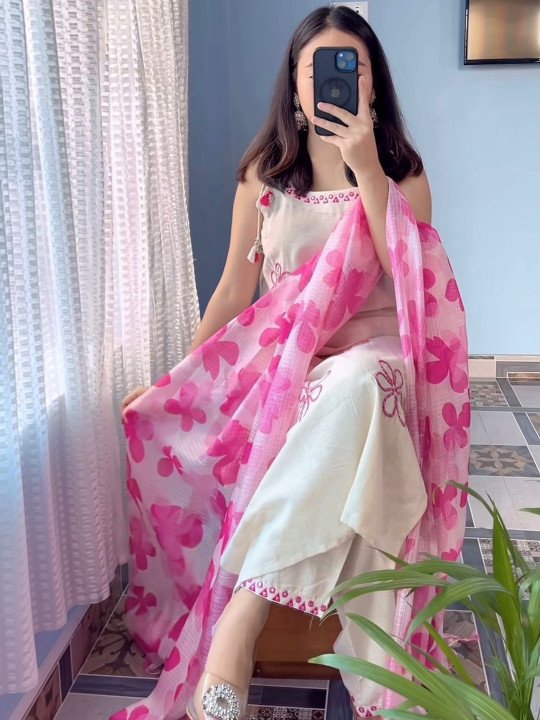 Women Floral Embroidered Regular Thread Work Kurta with Trousers &amp;amp; With Dupatta