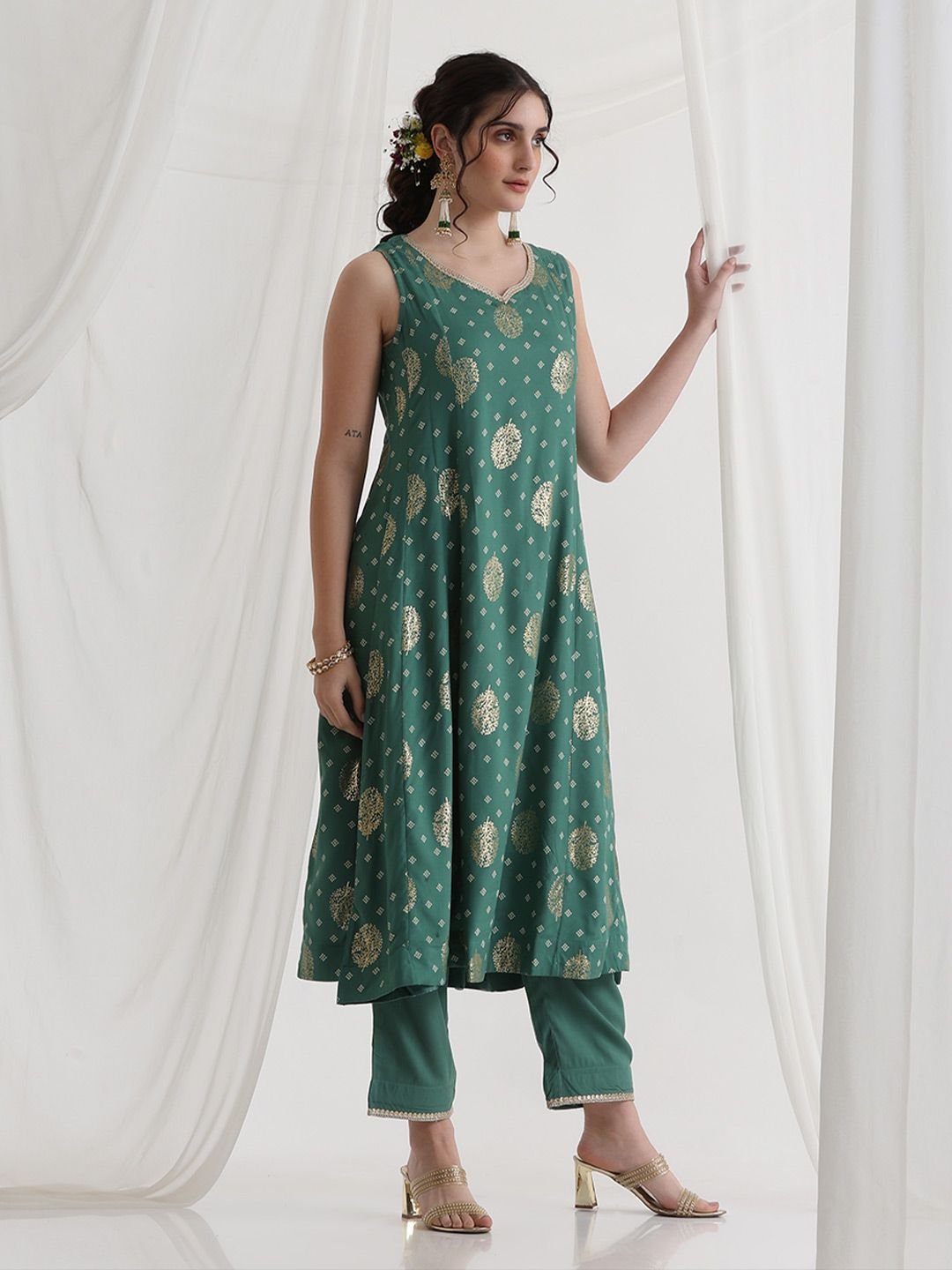 Floral Foil Printed Sweetheart Neck Kurta With Trousers &amp;amp; Dupatta