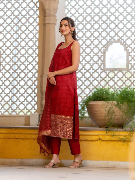 Women Ethnic Motifs Embroidered Square Neck Straight Kurta with Trousers &amp;amp; Dupatta